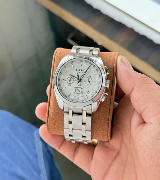 Everyday Wear Couturier Chronograph Watch With Classic Appeal